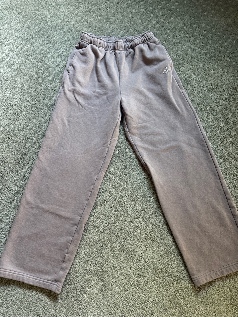 ALO Yoga Women’s Sweatpants in Mushroom